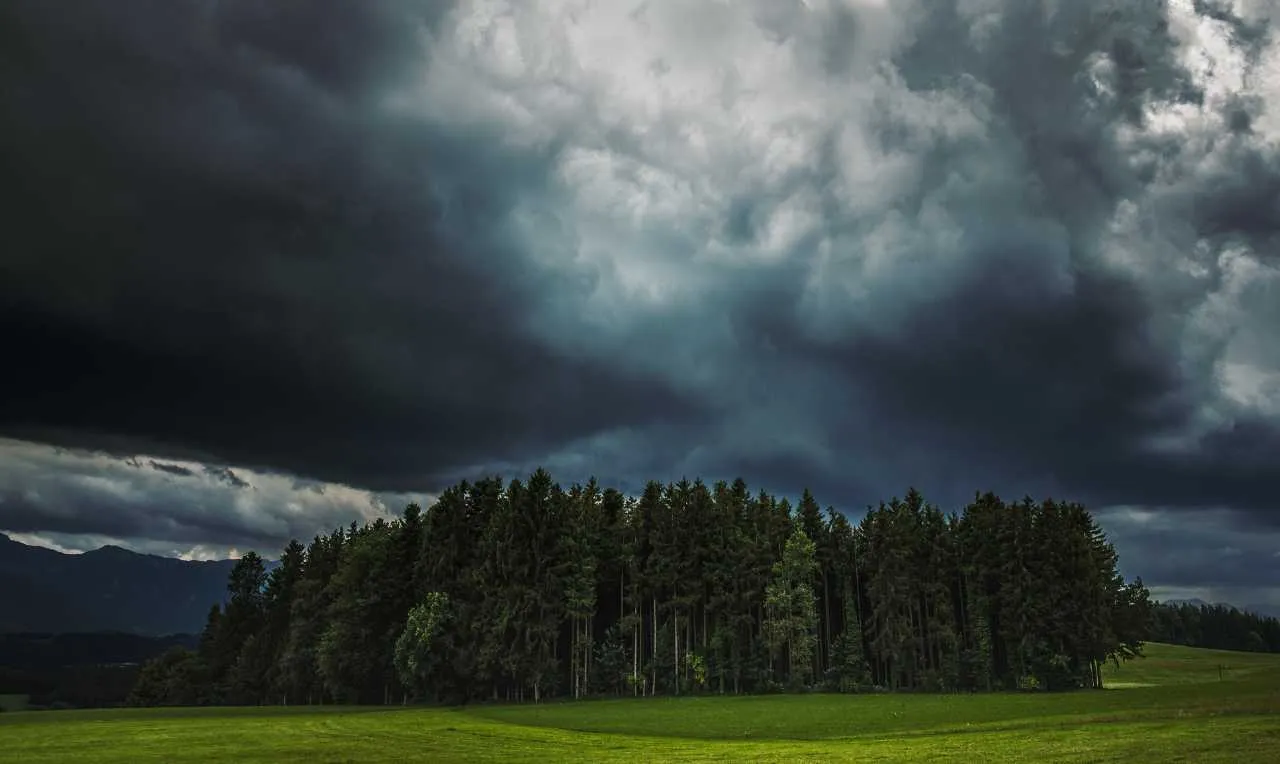 A imagem &eacute; ilustrativa de um avan&ccedil;o de chuva sobre determinada regi&atilde;o